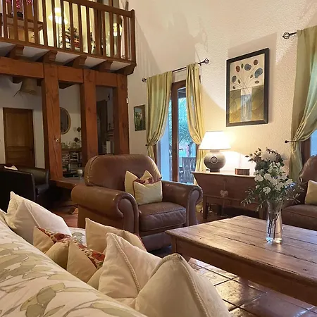 別荘 Les Oliviers サンギネ